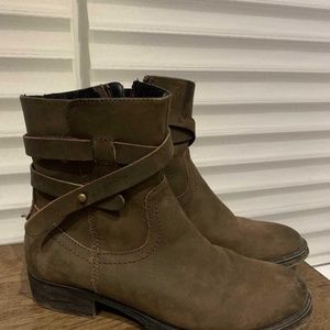 Denver Hayes Leather Boots